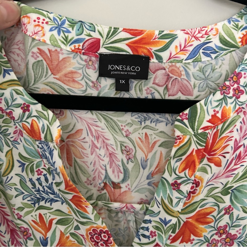 Jones & Co - Beautiful Floral Multicolor Women's Top